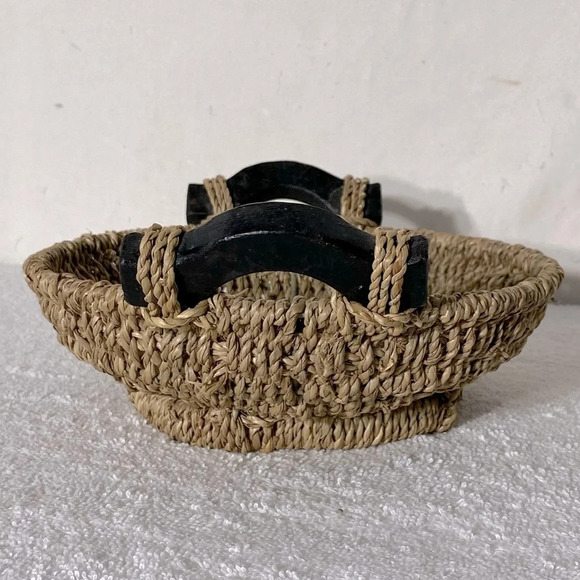 Woven Sea Grass Round Basket With Handles - Picture 3 of 8